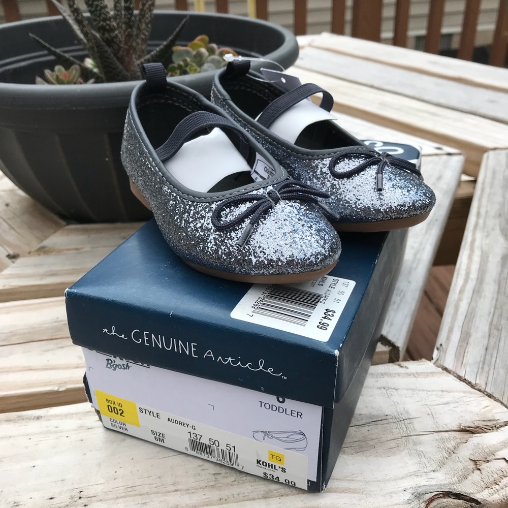 NIB OshKosh Audrey Silver Glitter Toddler Shoes - Picture 1 of 7